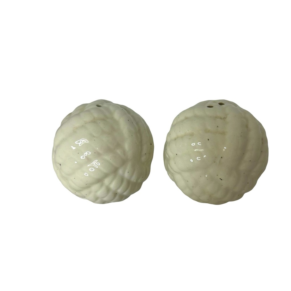 Ball of Yarn salt & pepper shaker set. White with stoppers